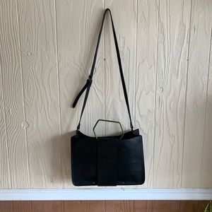 🍁Black tote with geometric handles🍁